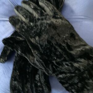 Luxurious Black Velvet Gloves